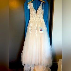 Unaltered sleeveless bridal gown, size 8 (can fit a size 12), light gold
